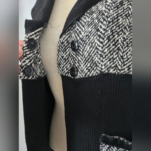 LINEA DOMANI  Black and White Mixed Media Knit Cardigan with Safety Pins. Size S - Picture 7 of 11